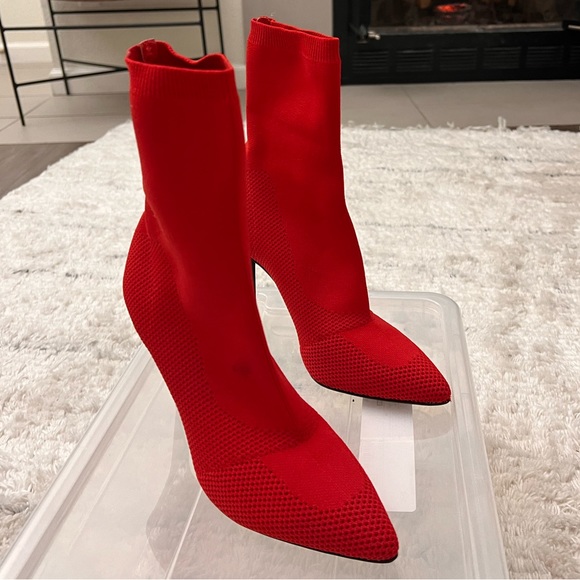 Striking red heels from fashion nova - Picture 4 of 4